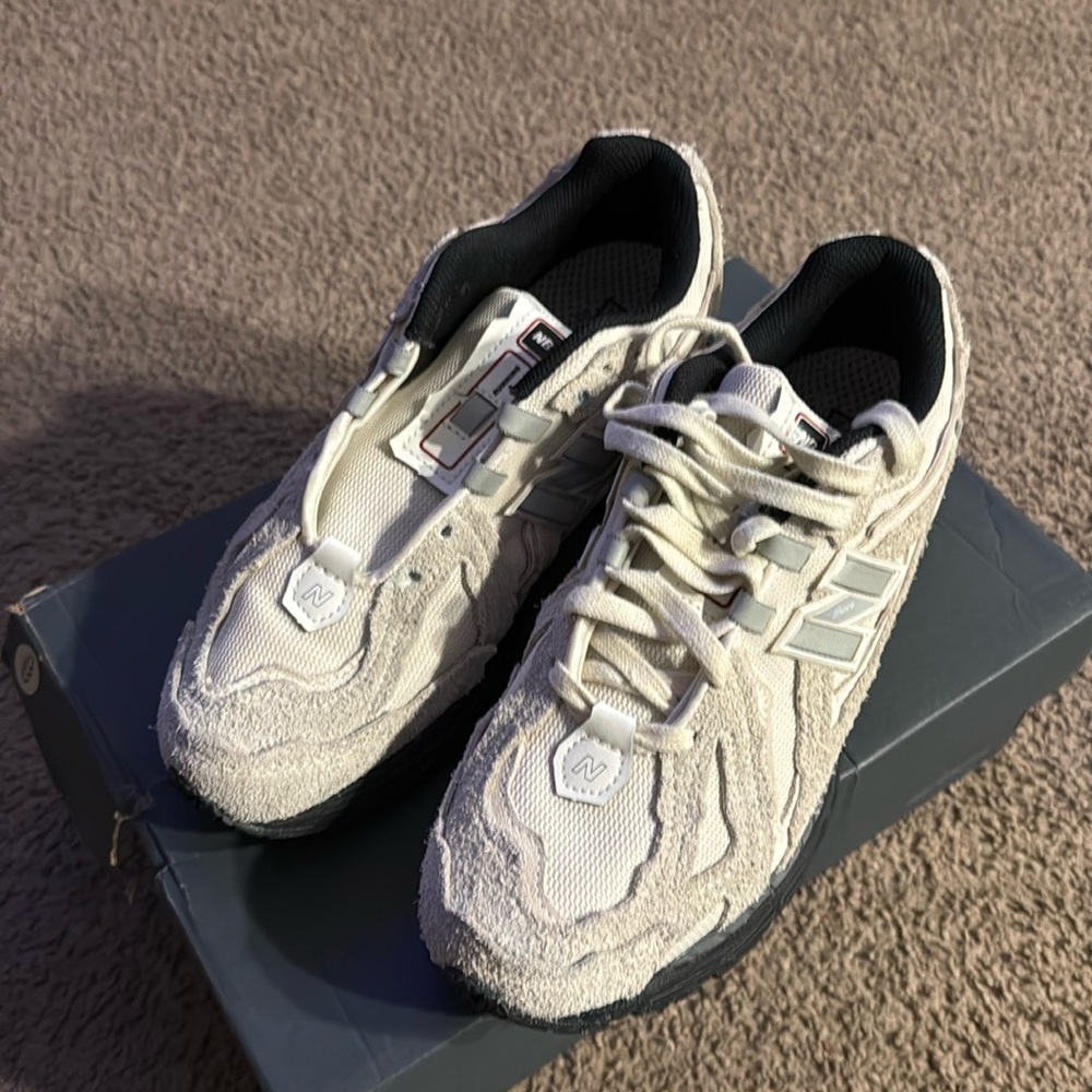 New Balance 1906R
Beige/Black
